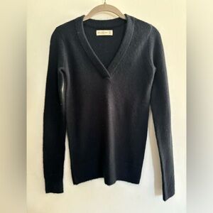 Abercrombie & Fitch Navy V-neck Sweater XXS